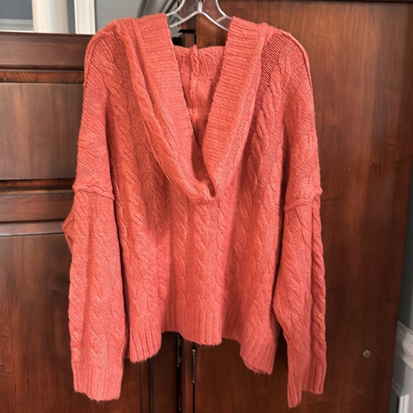 NWT American Eagle Oversized Cropped V-Neck Hooded Sweater - Picture 5 of 11